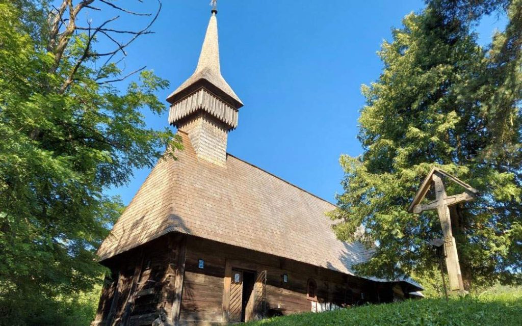 Iglesia de madera en Dragoslavele