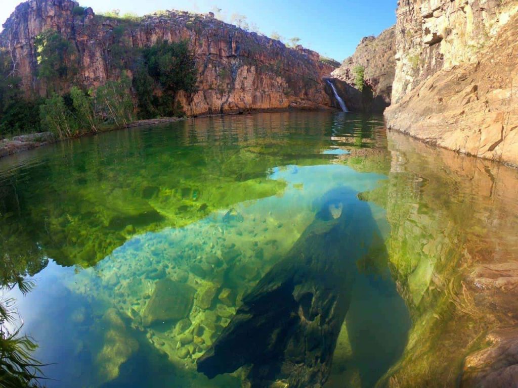 Piscinas naturales con agua transparente en Maguk (Barramundi)