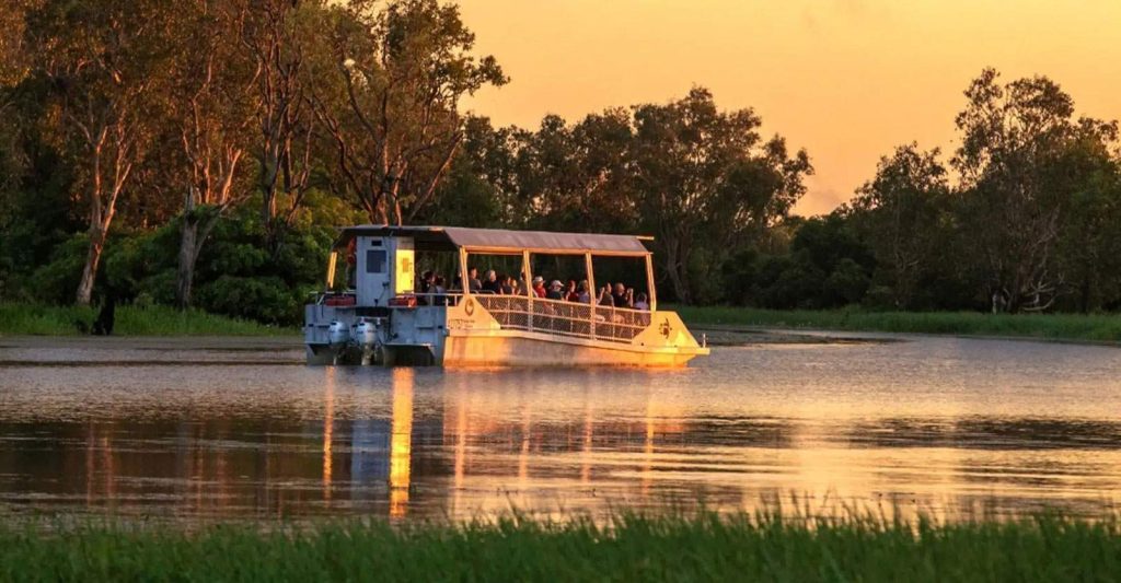 Paseo en barco en el Yellow Water Billabong