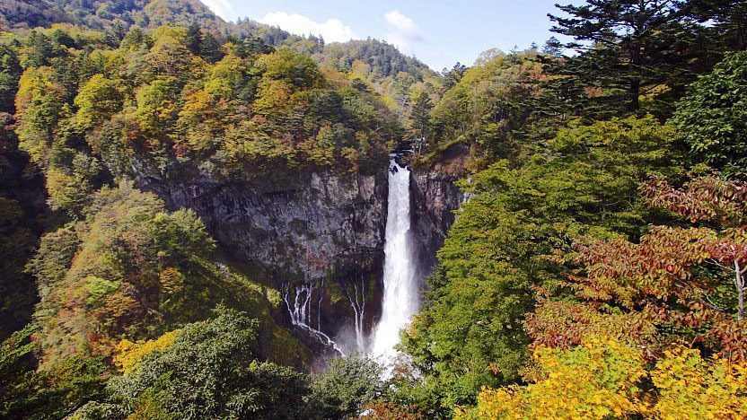 Cascada Kegon, lago Chuzenji en el Parque Nacional Nikkō, Japón 