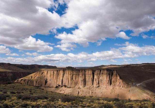 Montaña en donde está ubicada la Cueva de las Manos