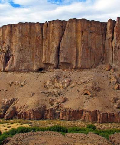 Paredón del valle de la Cueva de las Manos