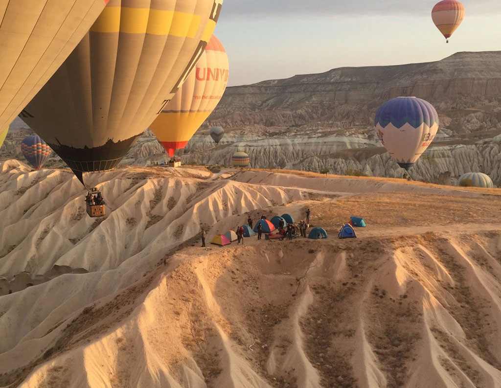 Sendero del Valle Rojo (Kızılçukur Vadisi) en globo aeroestático