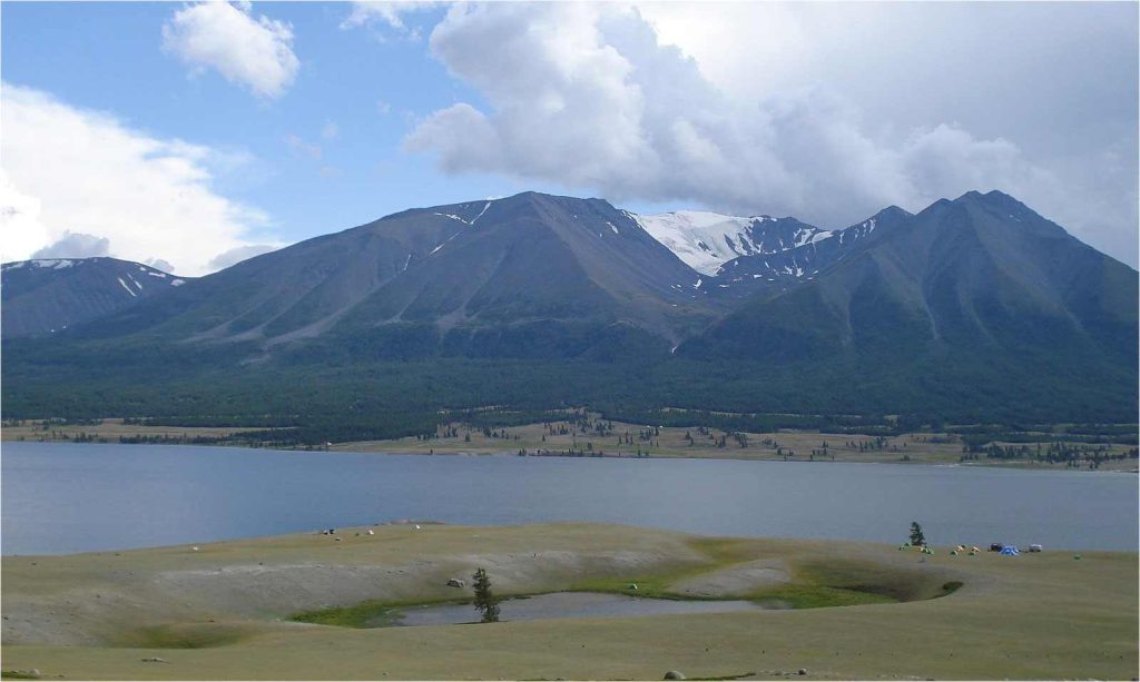 Lago Khoton en Altai Tavan Bogd, Mongolia