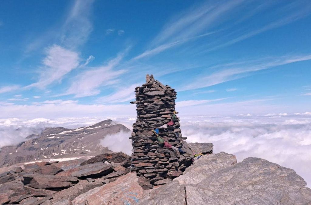 Pico Mulhacén en Sierra Nevada, España