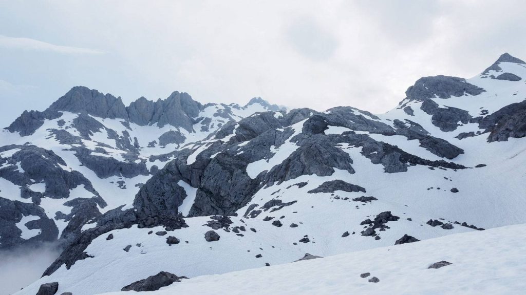 Los Picos de Europa nevados en invierno