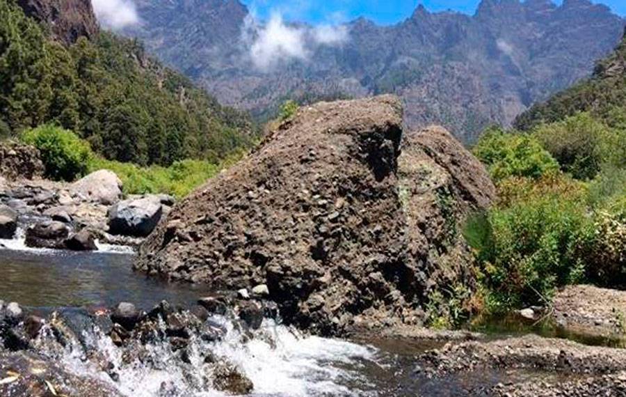 Piscinas naturales en la playa de Taburiente, La Palma