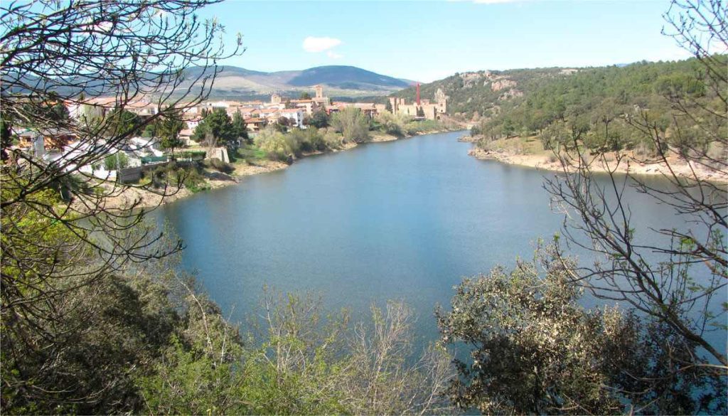 Río Lozoya en Buitrago, España