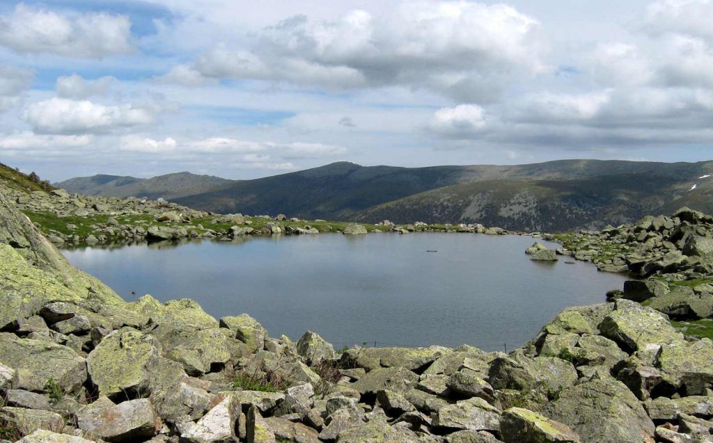 Lagune Peña Lara im Nationalpark Sierra de Guadarrama, Spanien