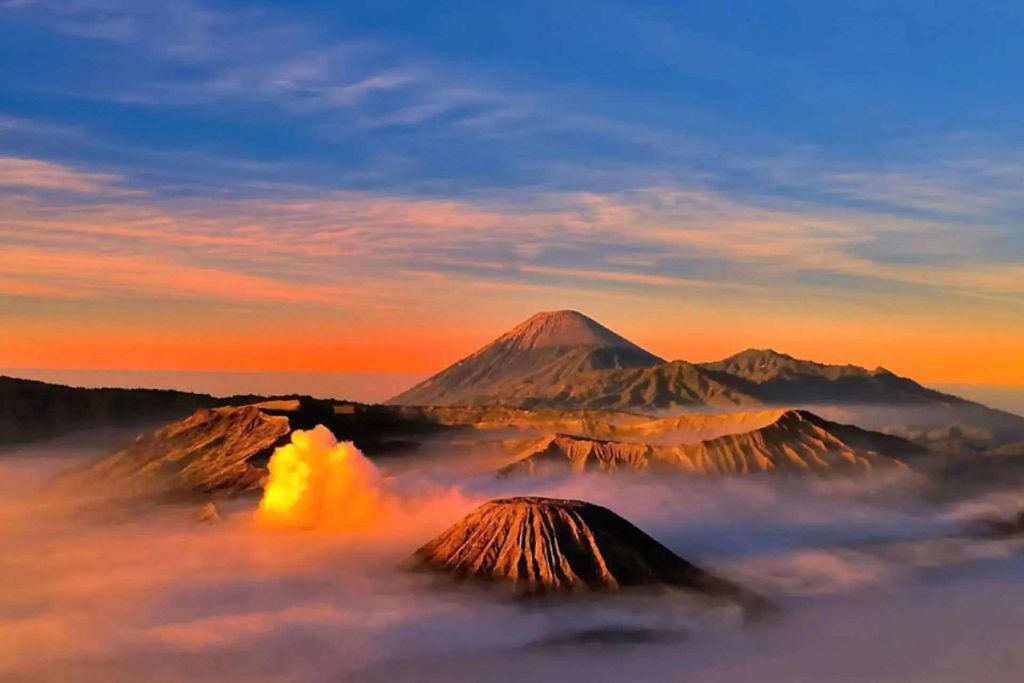 Sunrise Tour from Mount Penanjakan, Java, Indonesia